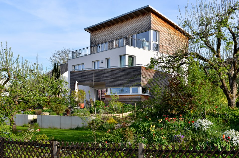 Neubau modern verschachteltes Einfamilienholzhaus