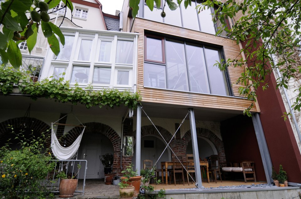 Anbau Einfamilienholzhaus stilvoll eingepasst
