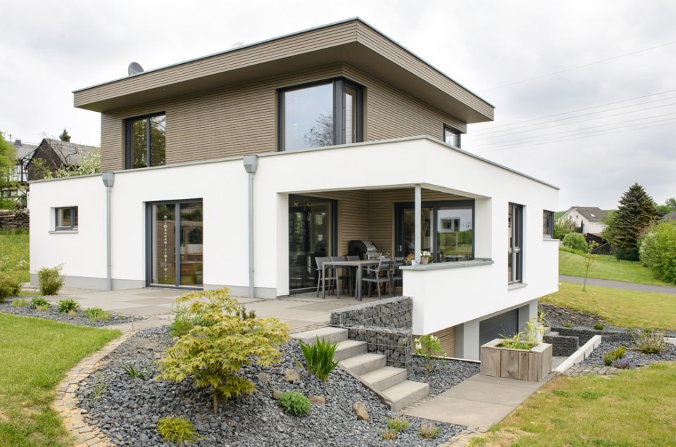 Neubau modernes Holzhaus Zuhause angekommen