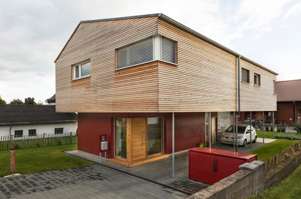 Neubau hochgestelltes Einfamilienholzhaus